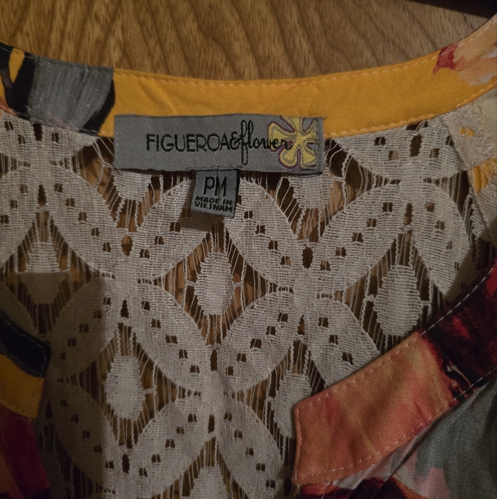 Figueroa& Flower Floral Lace Accent Women's Top - Picture 3 of 5